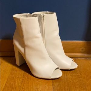 Windsor white heeled boots